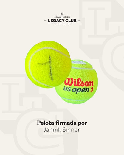 Pelota firmada Jannik Sinner