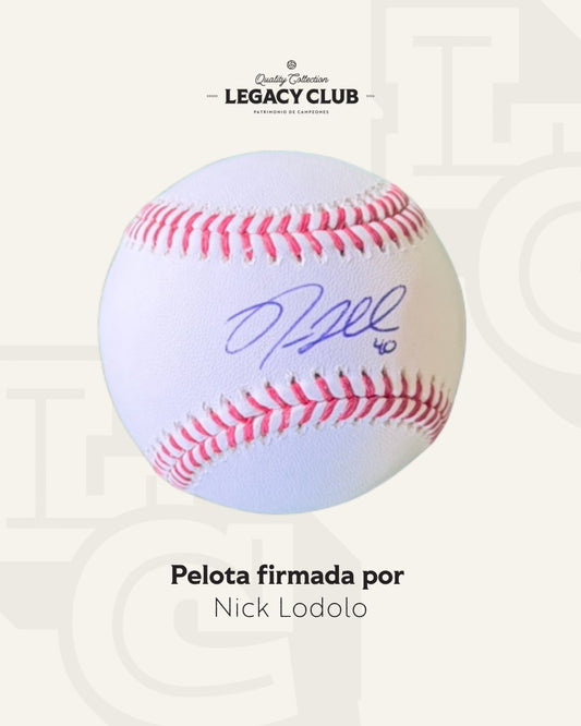 Pelota firmada Nick Lodolo