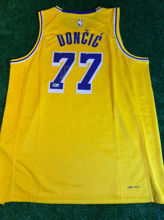 Luka Dončić — Amarilla — Los Angeles Lakers