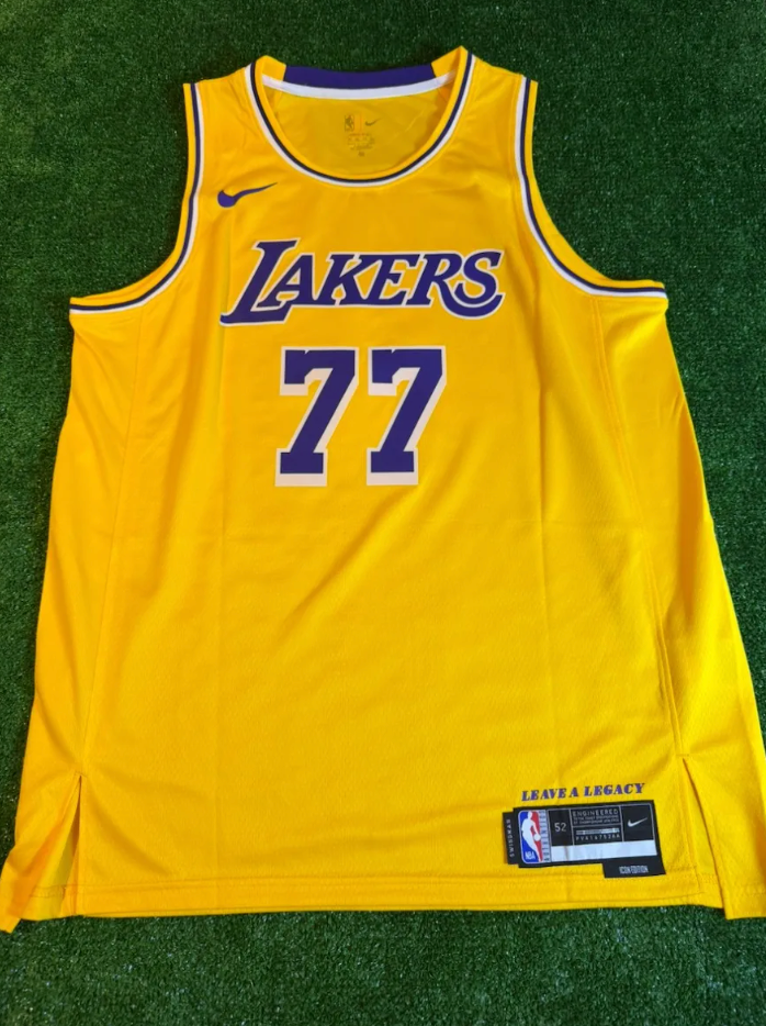 Luka Dončić — Amarilla — Los Angeles Lakers