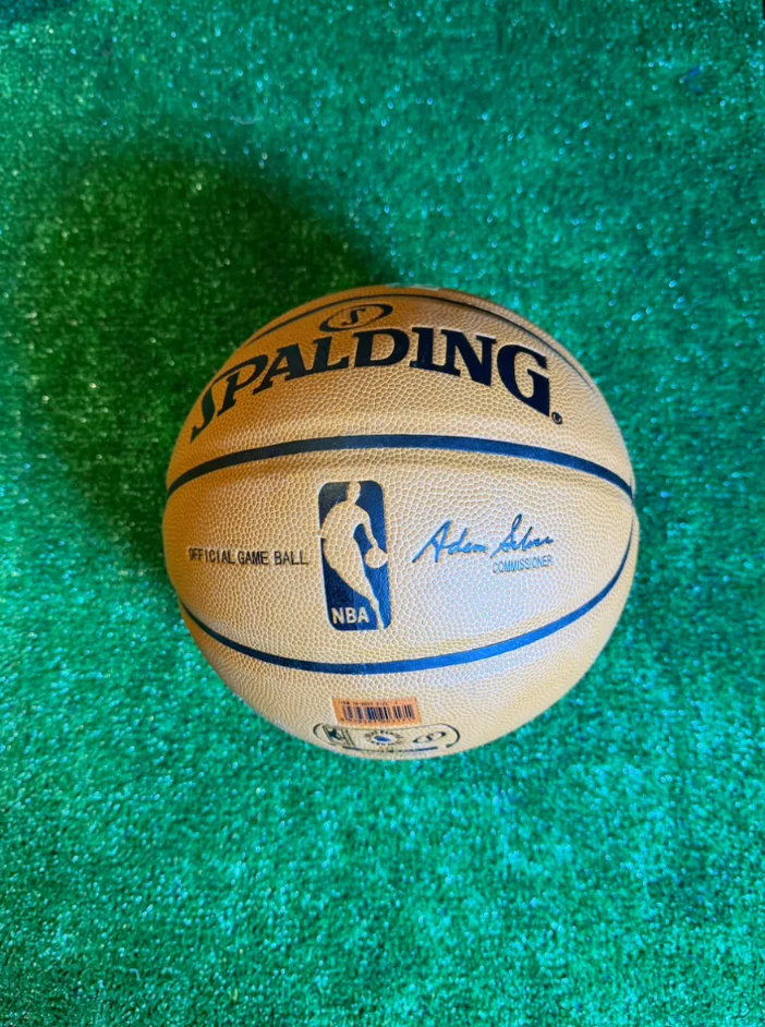 Luka Dončić — Pelota Basketball — Los Angeles Lakers