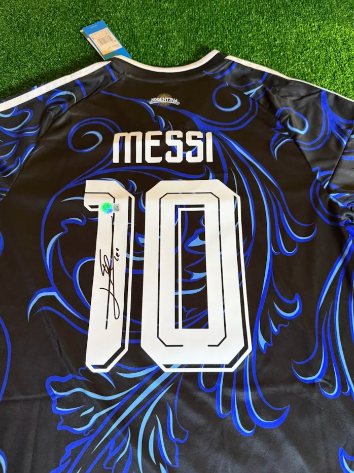 Lionel Messi — Selección Argentina (Edición Negra)