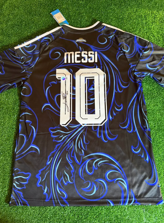 Lionel Messi — Selección Argentina (Edición Negra)