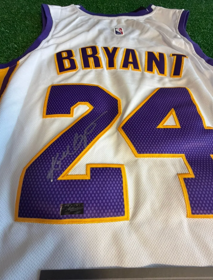 Kobe Bryant — Blanca — Los Angeles Lakers