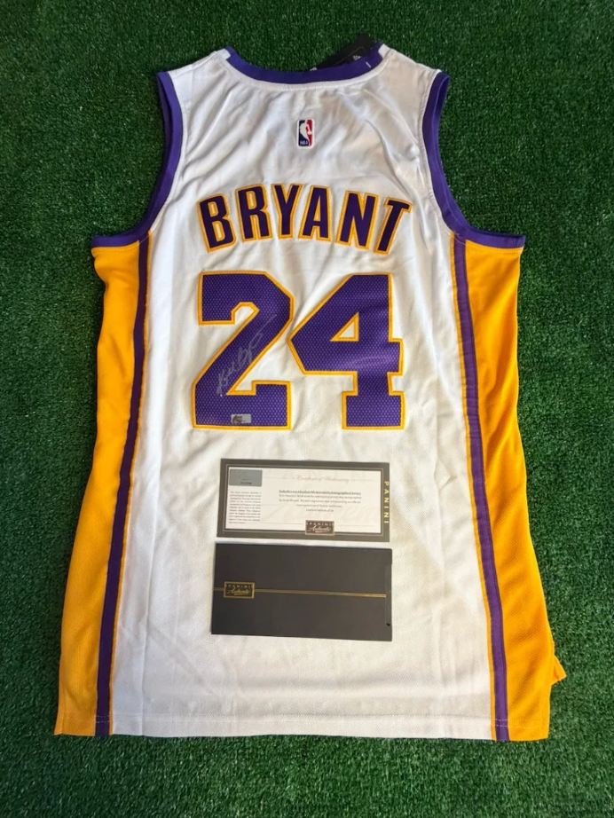 Kobe Bryant — Blanca — Los Angeles Lakers