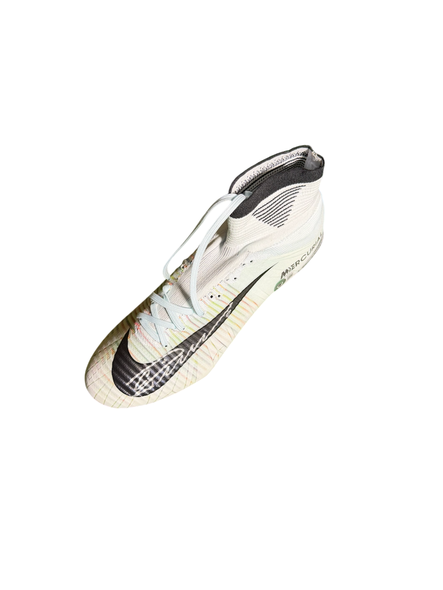 Cristiano Ronaldo — Nike Mercurial — Crema