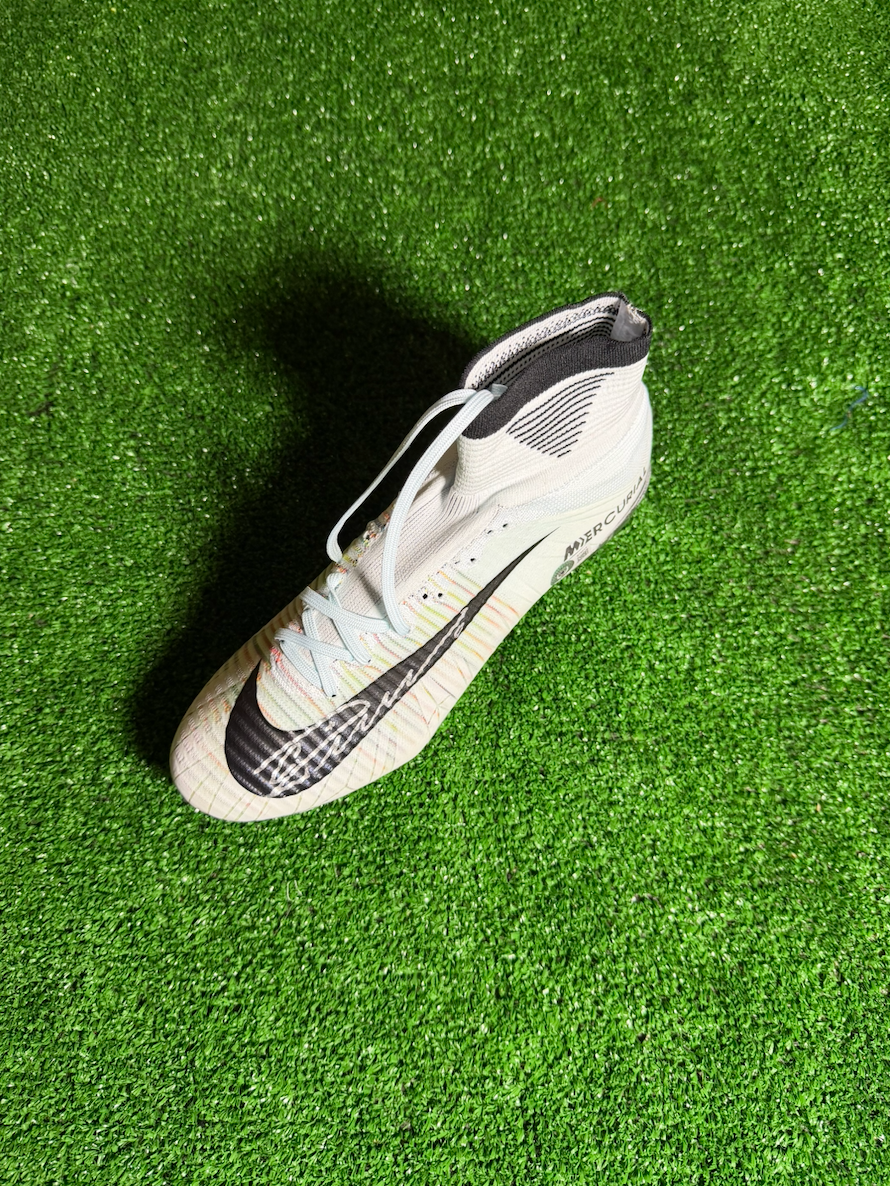 Cristiano Ronaldo — Nike Mercurial — Crema