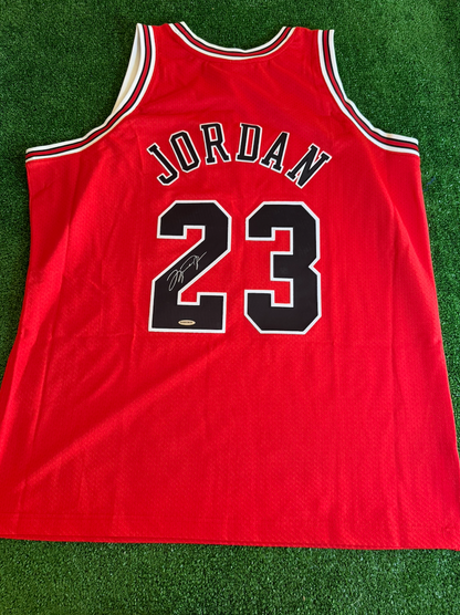 Michael Jordan — Roja — Chicago Bulls