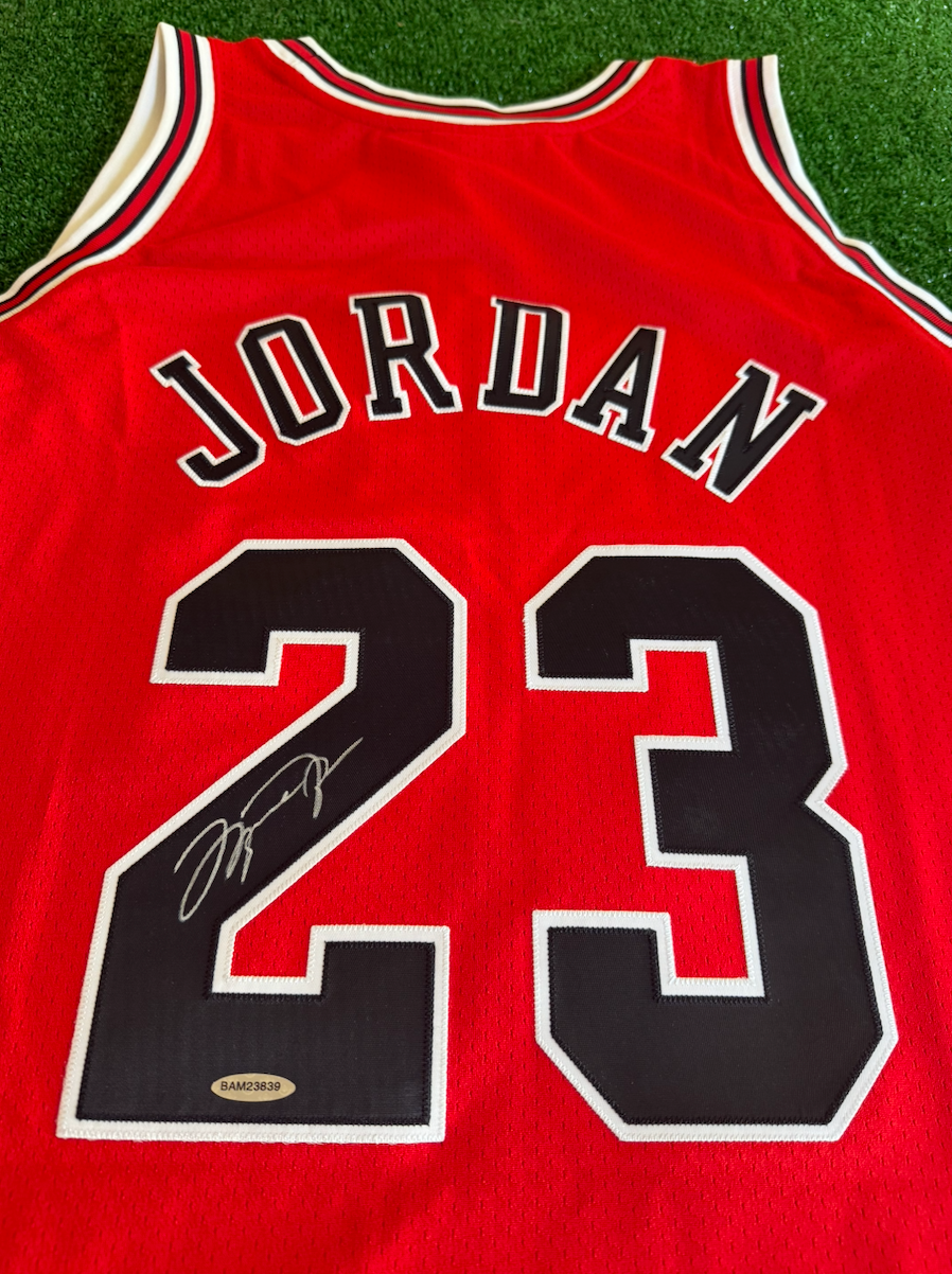 Michael Jordan — Roja — Chicago Bulls
