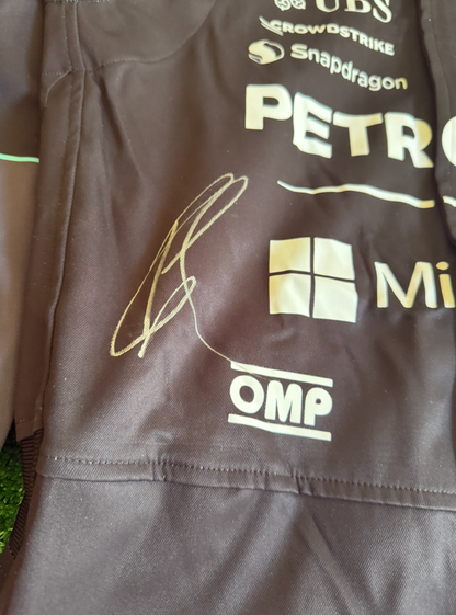 Kimi Antonelli y George Russell — Traje — Mercedes-AMG Petronas