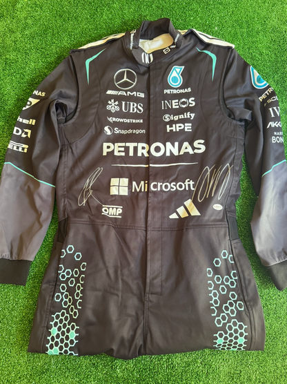 Kimi Antonelli y George Russell — Traje — Mercedes-AMG Petronas
