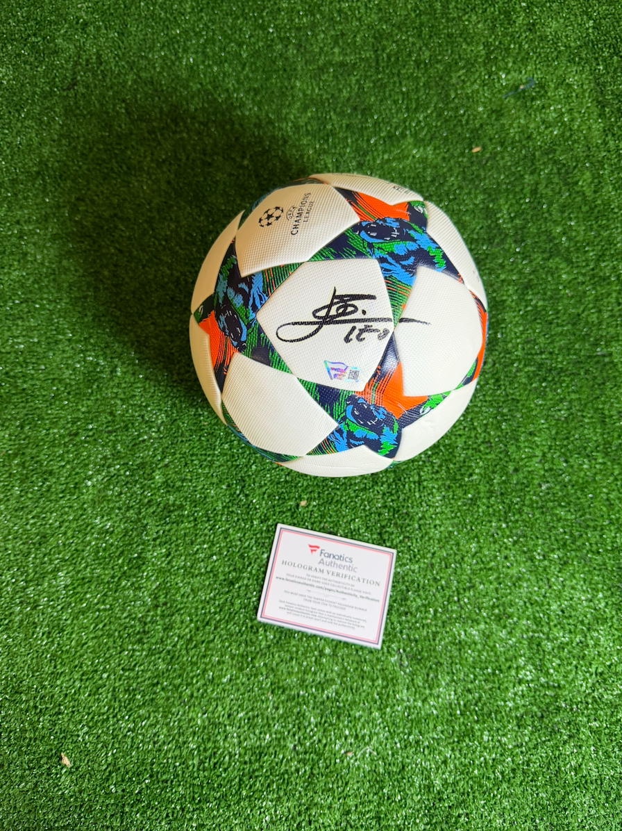 Lionel Messi — Balón Champions League