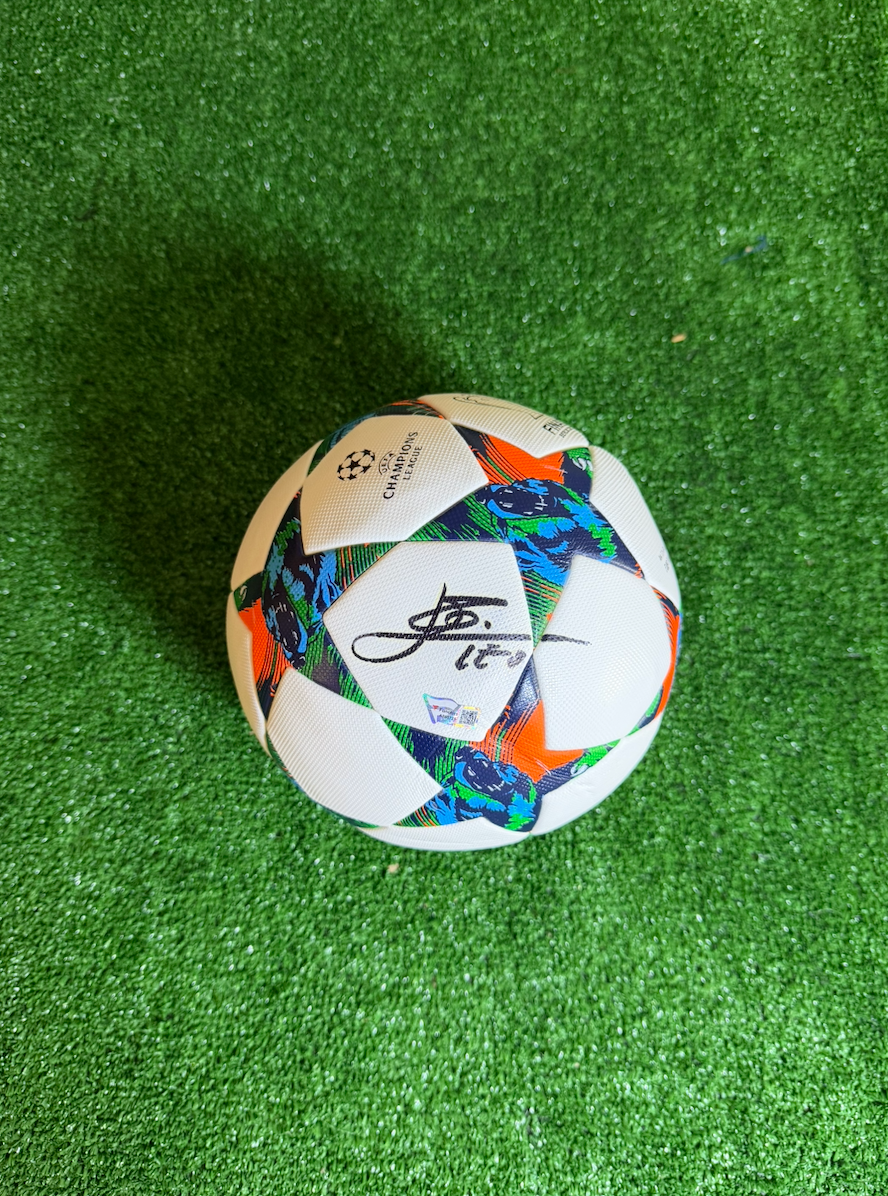 Lionel Messi — Balón Champions League