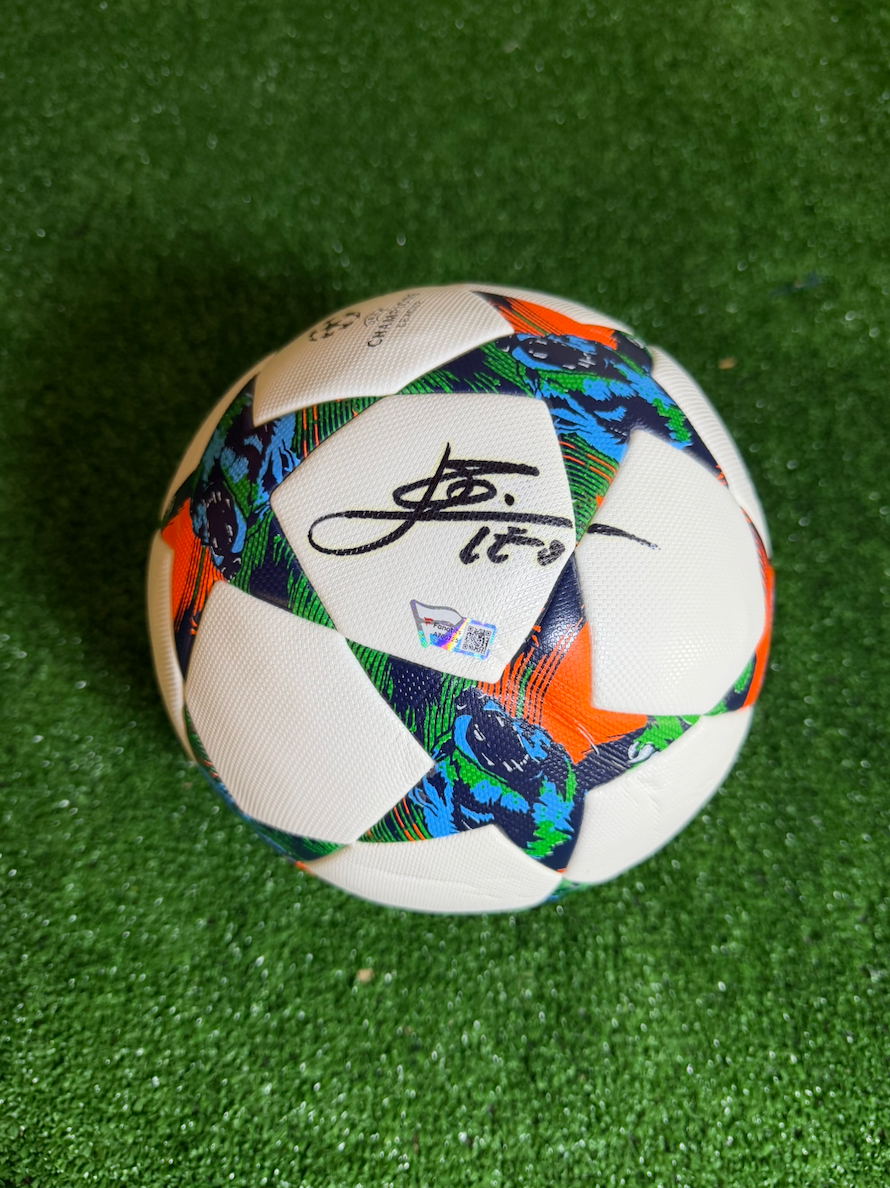 Lionel Messi — Balón Champions League