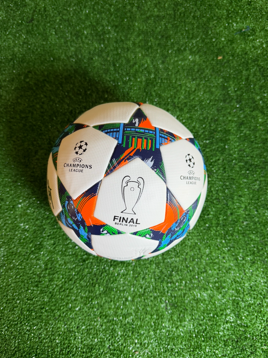 Lionel Messi — Balón Champions League