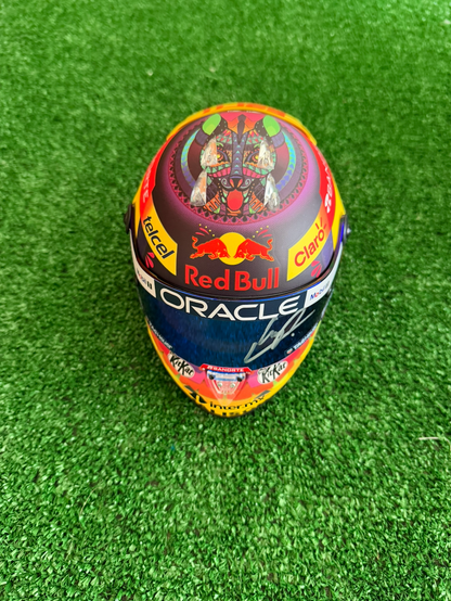 Sergio "Checo" Pérez — Mini Casco 1:2 — Red Bull Racing