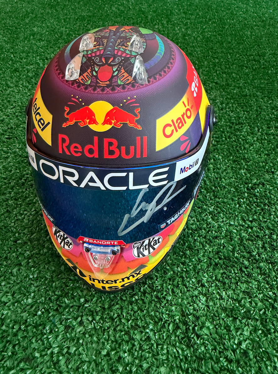 Sergio "Checo" Pérez — Mini Casco 1:2 — Red Bull Racing