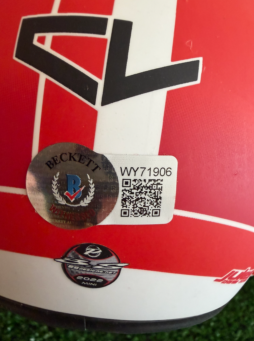 Charles Leclerc — Mini Casco 1:2 — Scuderia Ferrari