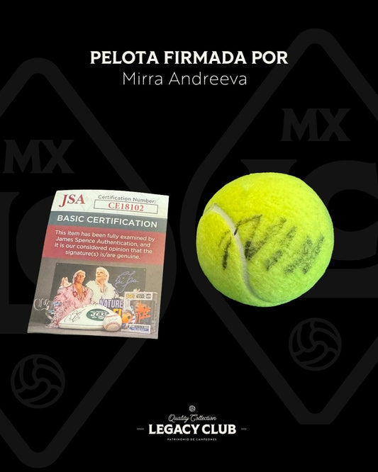 Pelota firmada Mirra Andreeva