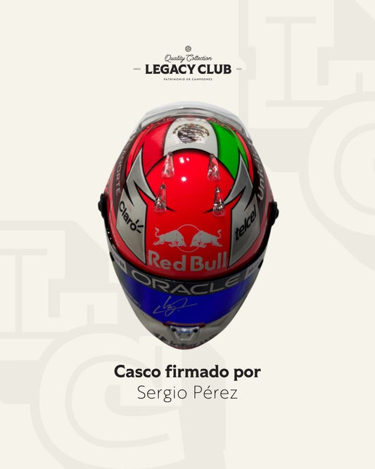 Mini casco firmado Sergio Pérez 12 Red Bull Austria 2022